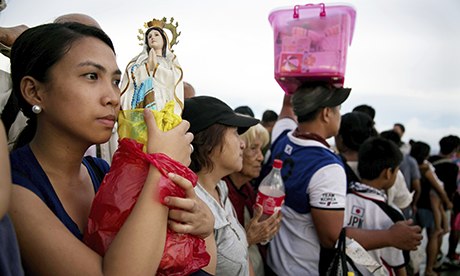 Typhoon-Haiyan-people-que-008